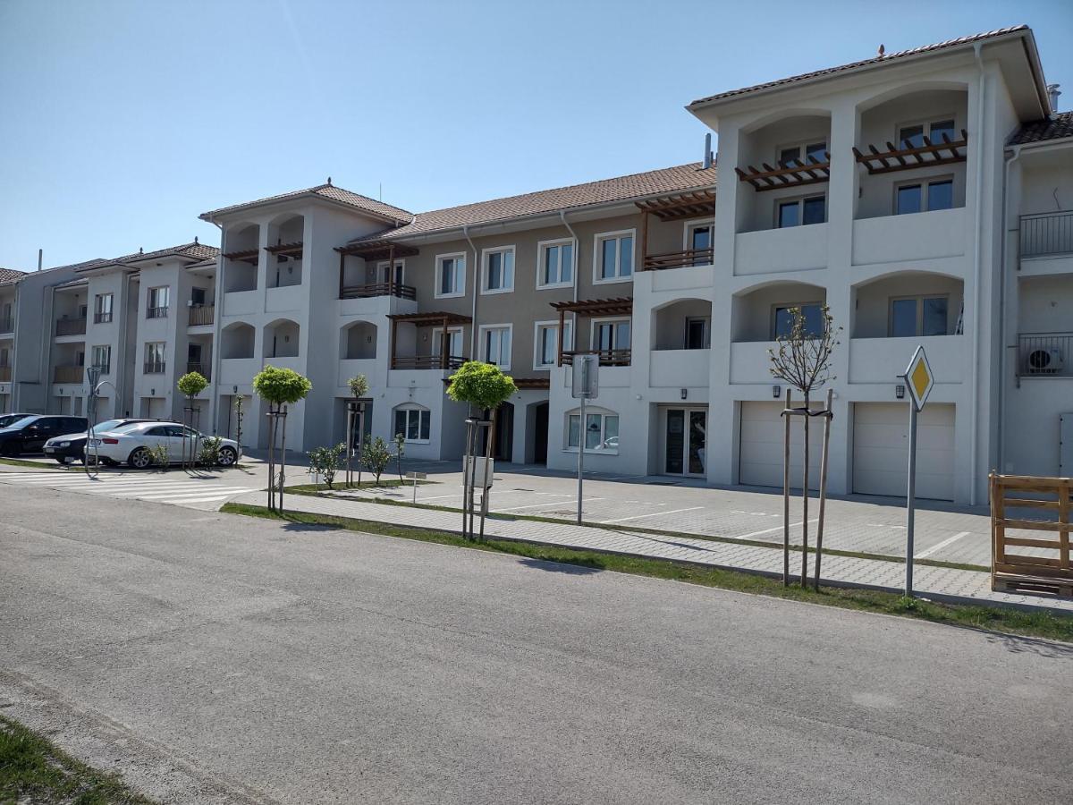 Karina Apartman Appartement Dunajská Streda Buitenkant foto