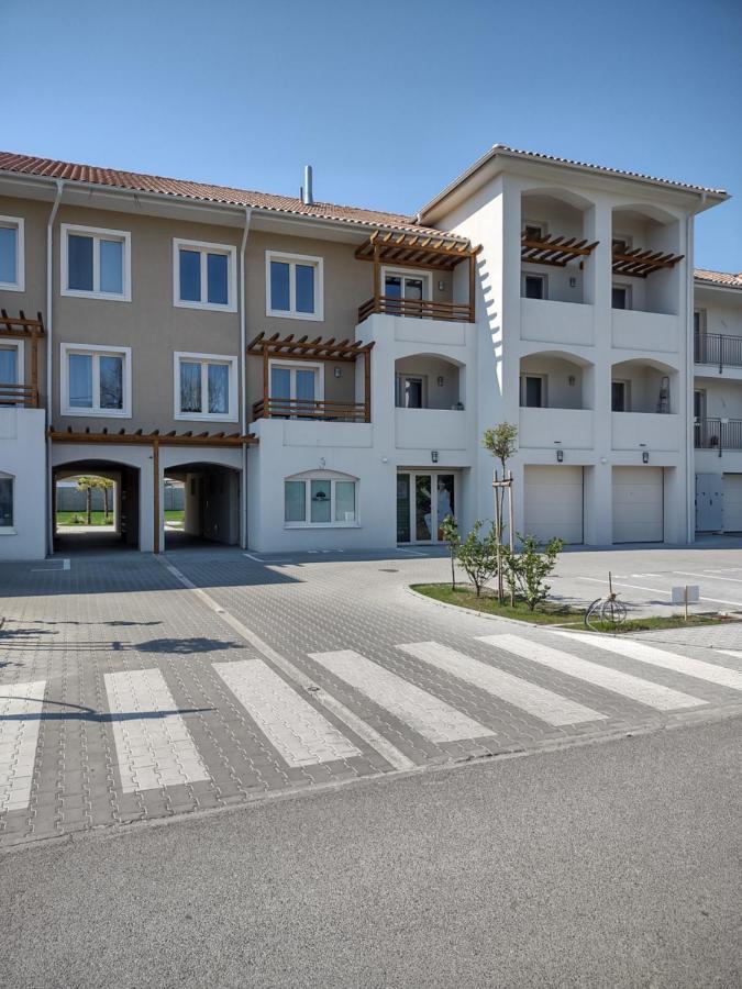 Karina Apartman Appartement Dunajská Streda Buitenkant foto