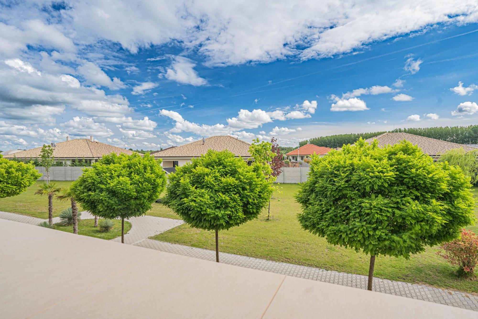 Karina Apartman Appartement Dunajská Streda Buitenkant foto